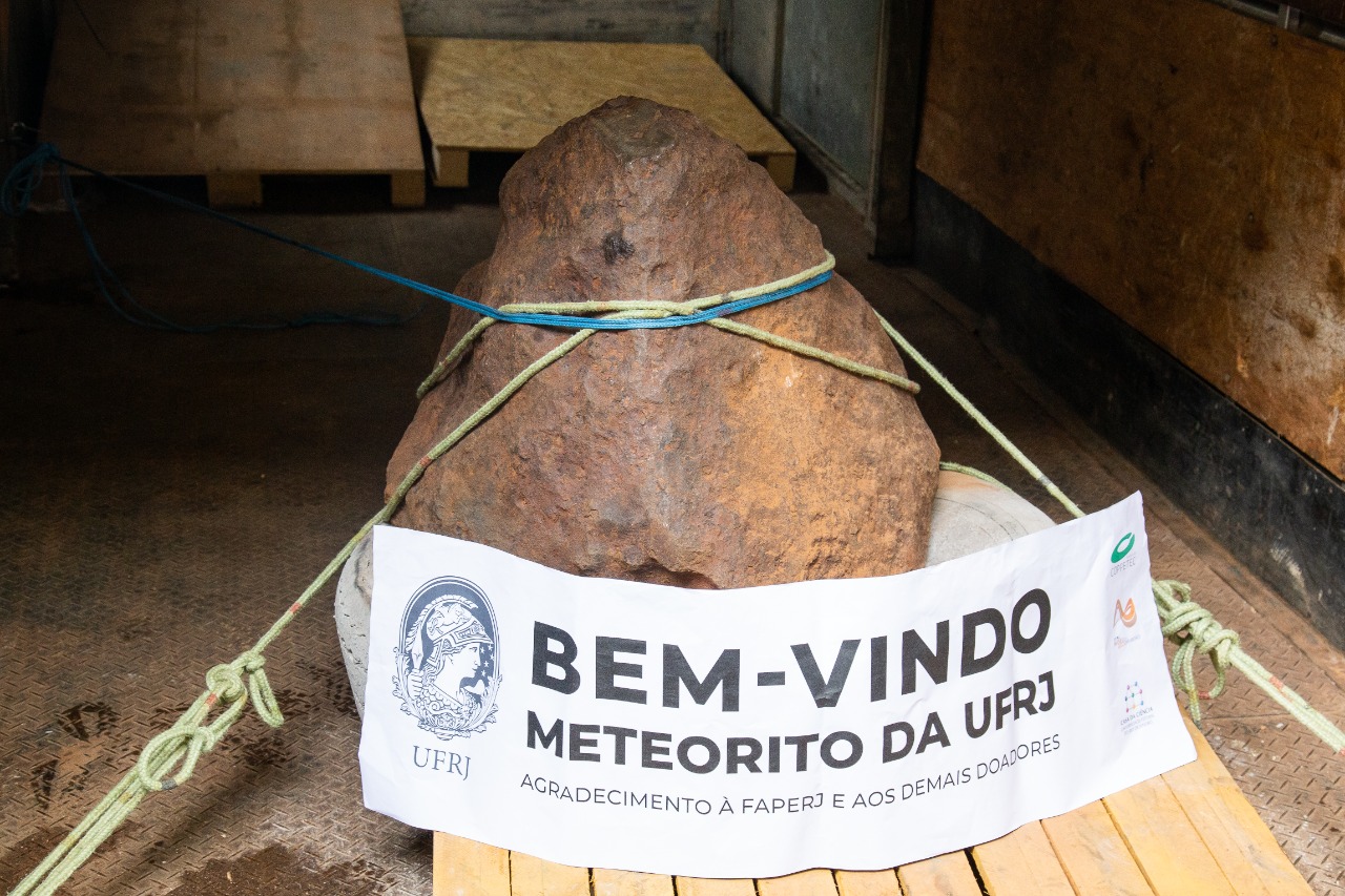 Chegada de meteorito a museu da UFRJ conta com financiamento da Faperj