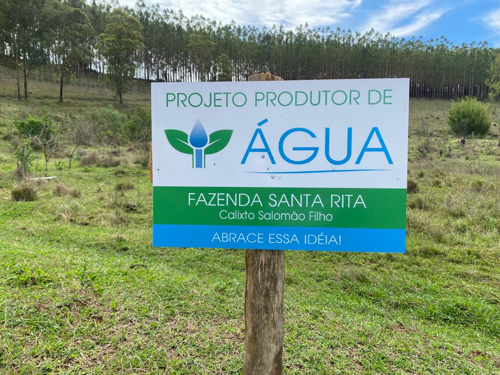 Em Monte Belo MG, um cidadão implantou em sua propriedade rural recomposição de nascentes