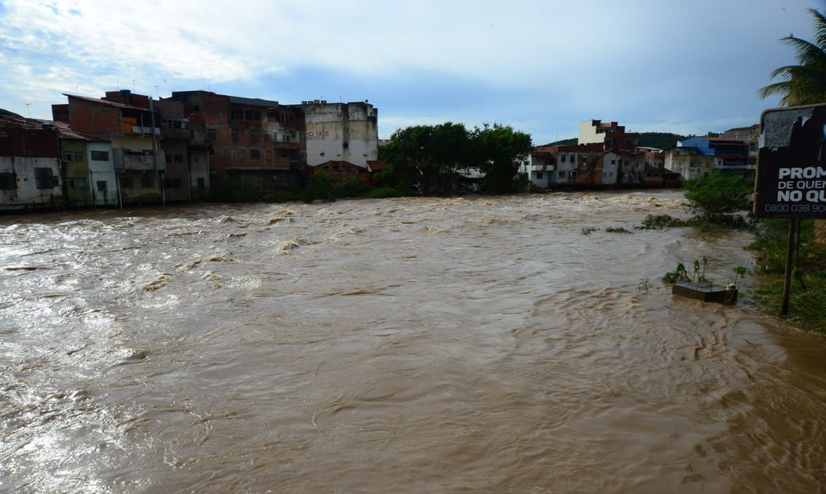 Minas Gerais registra 10 mortes em 24 horas por causa das chuvas