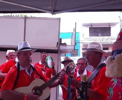 APRESENTAÇÃO DA FOLIA DE REIS DE POÇOS DE CALDAS – MG