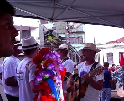 APRESENTAÇÃO DA FOLIA DE REIS DOS BAIANOS DE MACHADO-MG