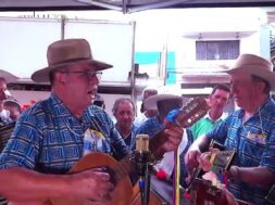 APRESENTAÇÃO DA FOLIA DE REIS ESTRELA DO SUL DA CIDADE DE NOVA RESENDA – MG