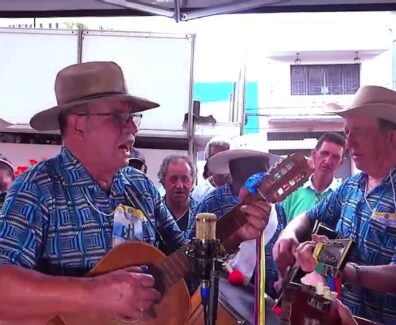 APRESENTAÇÃO DA FOLIA DE REIS ESTRELA DO SUL DA CIDADE DE NOVA RESENDA – MG