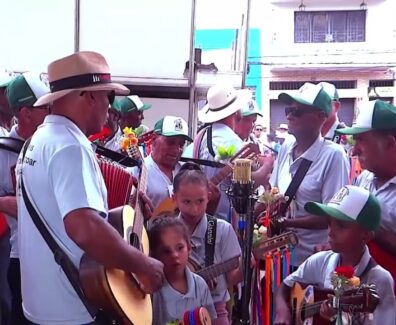 APRESENTAÇÃO DA FOLIA DE REIS SAGRADO CORAÇÃO DE JESUS DE CORDISLÂNDIA-MG