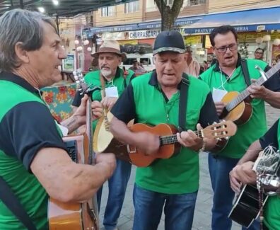 APRESENTAÇÃO DA FOLIA DE REIS SÃO BENEDITO DE ITAGUARA-MG