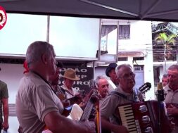 APRESENTAÇÃO DA FOLIA DE REIS SENHORA SANTANA DE SILVIANÓPOLIS-MG