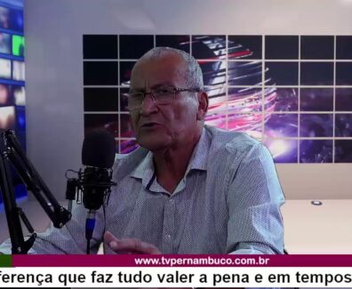 Deus é a diferença que faz tudo valer a pena e em tempos de guerra, Deus não para de lutar.